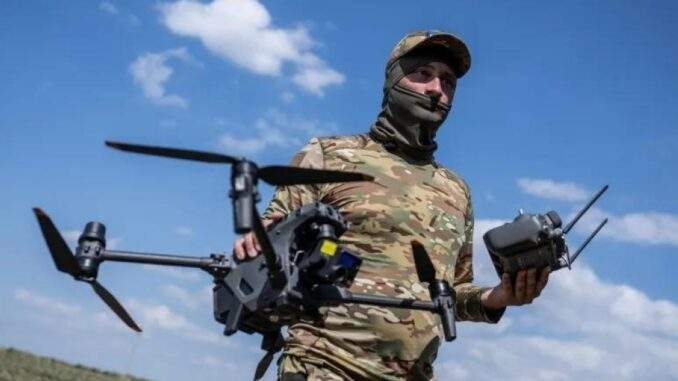 بريطانيا تُعزز دعمها لأوكرانيا: 100 ألف طائرة مسيرة و140 ألف قذيفة مدفعية