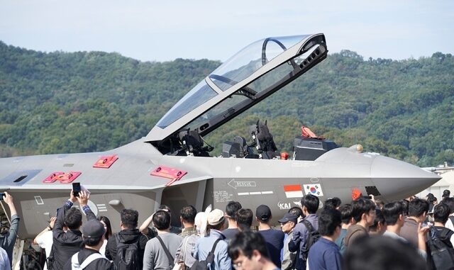 كوريا الجنوبية تفتتح أضخم معرض للأسلحة: صراع الذكاء الاصطناعي و”KF-21″ يتصدر المشهد في ADEX 2025
