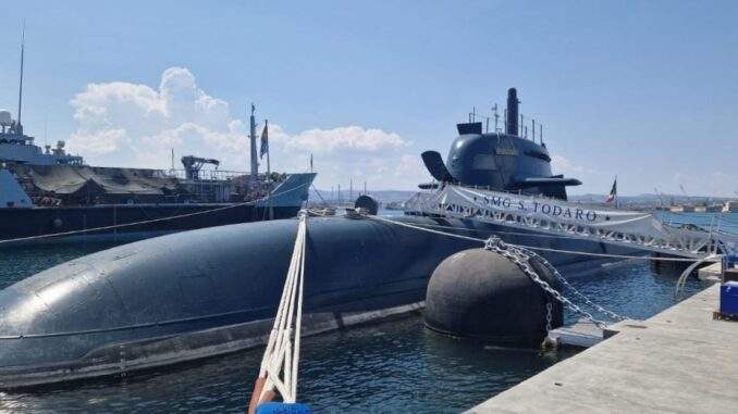 "إندرا" تتولى صيانة نظام حرب إلكترونية حيوي على غواصات U212A