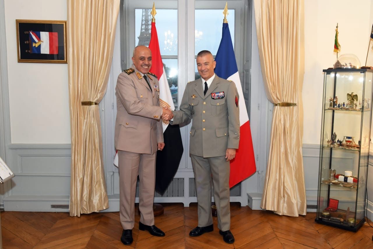 الفريق أحمد خليفة يعود إلى أرض الوطن بعد انتهاء زيارته الرسمية لدولة فرنسا  | منتدى الشرق الأوسط للعلوم العسكرية