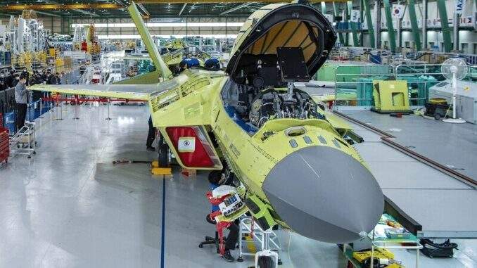 الإمارات وكوريا الجنوبية: شراكة واعدة حول مقاتلة KF-21 تصطدم بعقبات التصدير