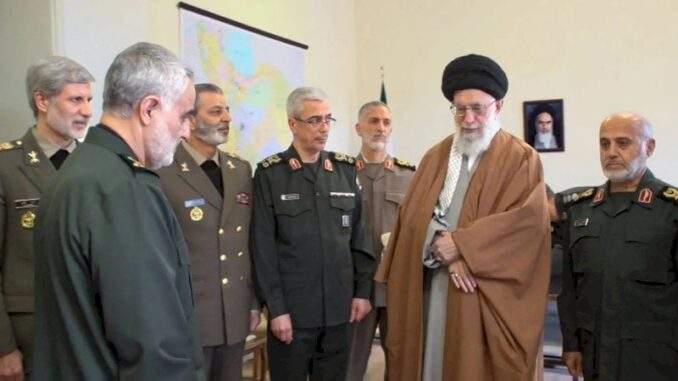 وسط تواصل تصفية القادة والعلماء: “لعبة عرش” خفية داخل إيران بدعم خارجي؟