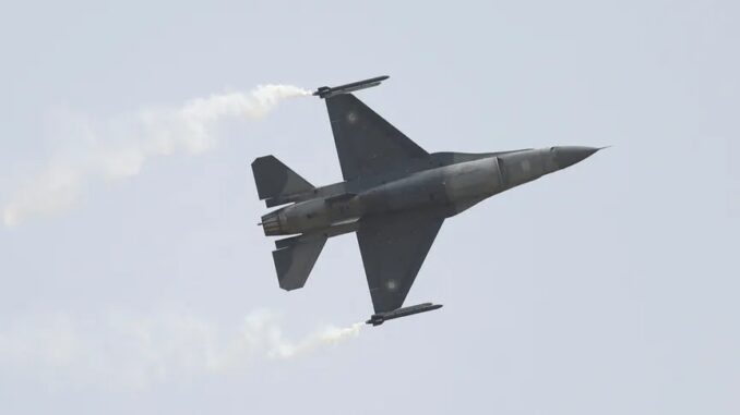 الهند تدّعي إسقاط 12 طائرة باكستانية في أعنف مواجهة منذ نصف قرن