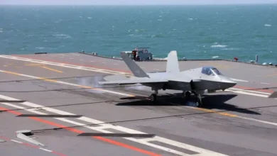 تحدٍ جديد: J-35 أول مقاتلة من الجيل الخامس تُقلع من حاملة طائرات كهرومغناطيسية