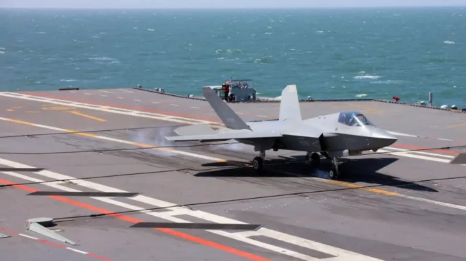 تحدٍ جديد: J-35 أول مقاتلة من الجيل الخامس تُقلع من حاملة طائرات كهرومغناطيسية