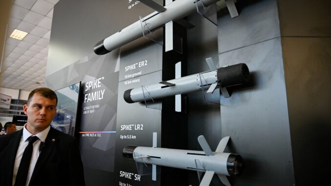 بقيمة 400 مليون دولار.. إسرائيل توقع اتفاقية لبيع صواريخ “سبايك” المضادة للدبابات لليونان