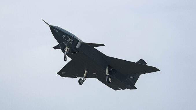 “بايكار” تكشف عن تقدم في اختبارات “قزل إلما”: المقاتلة المسيّرة تحقق هدفًا جديدًا