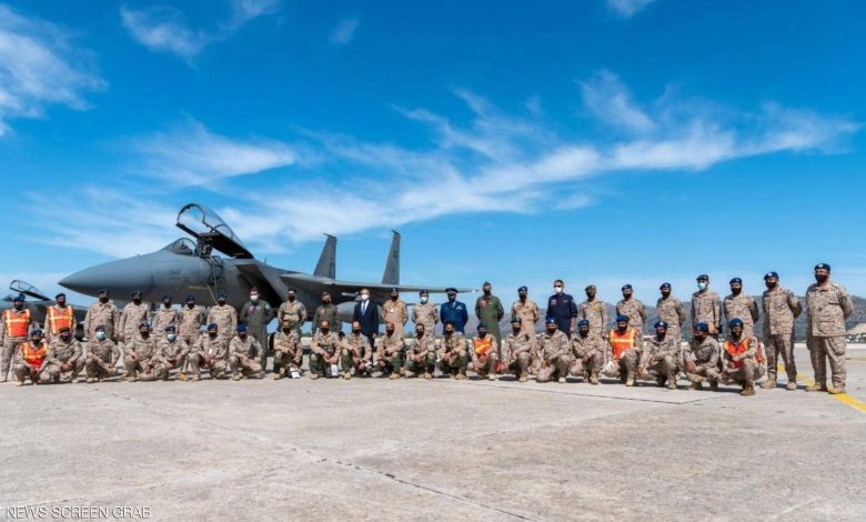 فيديو: مقاتلات “إف-15” تابعة للقوات الجوية السعودية   في اليونان للمشاركة في “عين الصقر 1”