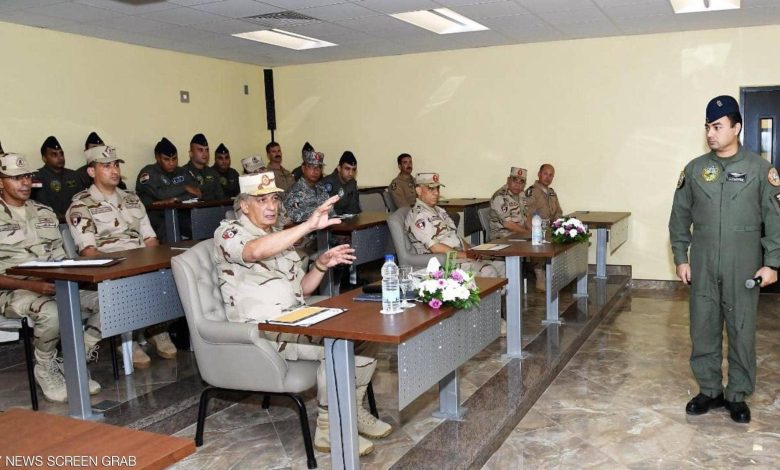 وزير الدفاع المصري يشاهد أنشطة مناورات النجم الساطع (فيديو)