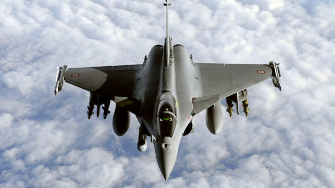 “ناشيونال إنترست”: فرنسا تسعى لإنتاج نسخة متطورة من الرافال