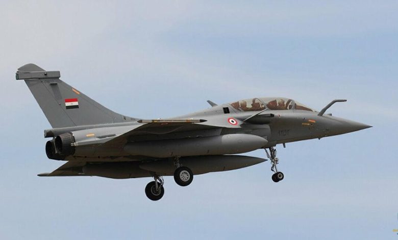 فرنسا توافق على تسليم مصر 30 مقاتلة “رافال”