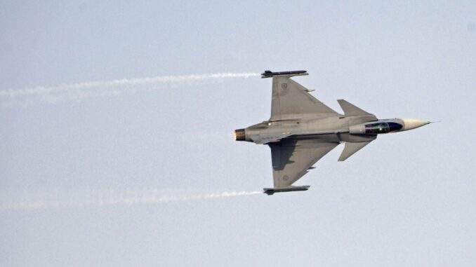 السويد تدرس إمكانية تسليم مقاتلات “غريبين” لأوكرانيا