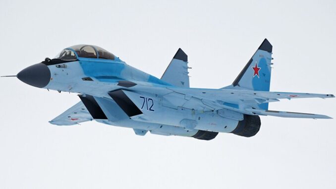 مقاتلة روسية تعترض طائرة تجسس أميركية