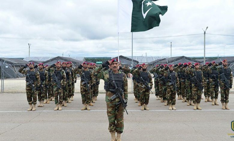 الجيش الباكستاني يستنفر على الحدود مع أفغانستان ‏