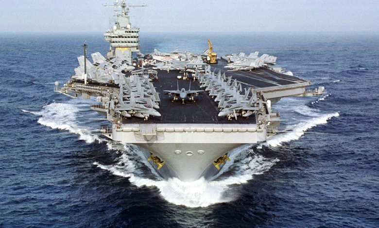 فيديو لمرور حاملة الطائرات العملاقة “دوايت أيزنهاور” عبر قناة السويس