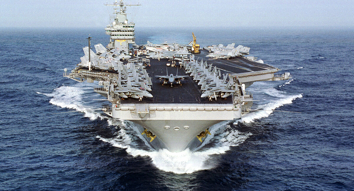 حاملة الطائرات العملاقة "دوايت أيزنهاور"