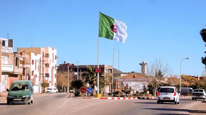 الجزائر تدشن منشآت عسكرية جديدة في ولاية بشار