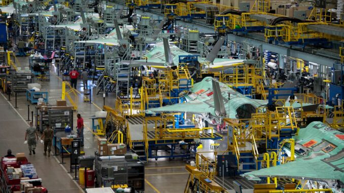 الصين تدرج شركتين دفاعيتين أمريكيتين في القائمة السوداء