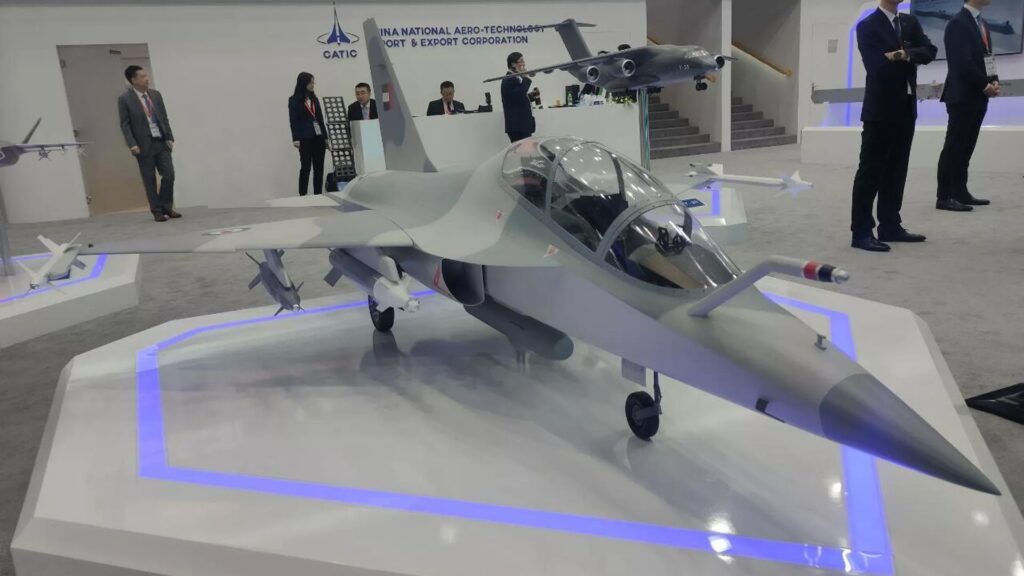 طائرة هونغدو "إل-15" الصينية