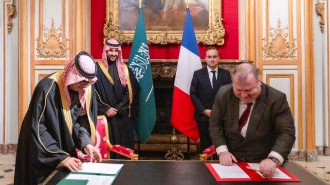 السعودية وفرنسا توقعان خطة للتعاون في الصناعات العسكرية