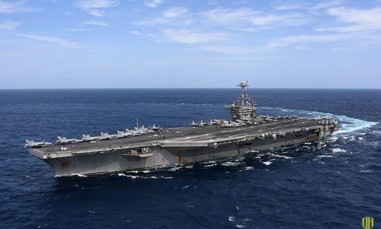 البحرية الأمريكية تنتشل مقاتلة “إف/إيه -18 سوبر هورنت” كانت قد سقطت في البحر المتوسط قبل شهر