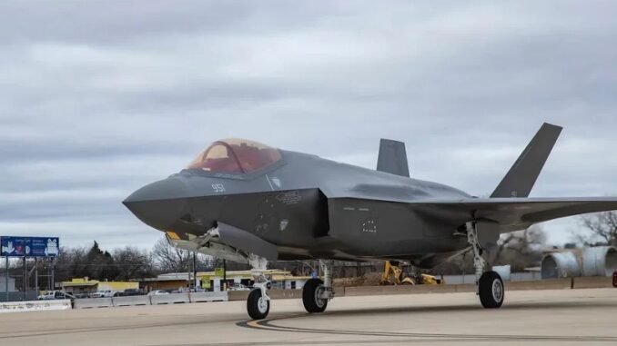 الجيش الإسرائيلي يقرر وقف سرب مقاتلات “إف 35”