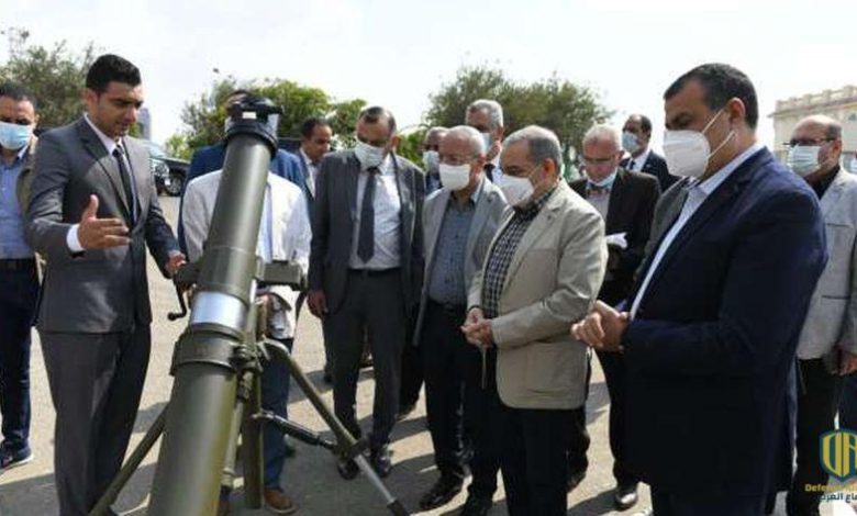 بالصور: وزير الإنتاج الحربي المصري يتفقد منتجات الوزارة بـ”EDEX-2021″ قبل عرضها