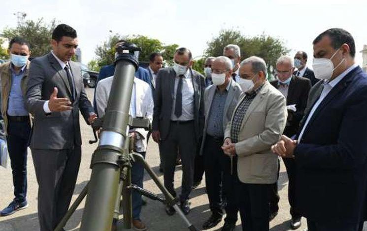 بالصور: وزير الإنتاج الحربي المصري يتفقد منتجات الوزارة بـ”EDEX-2021″ قبل عرضها