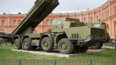 تعرف الى راجمة الصواريخ الروسية الصنع سميرتش BM-30 Smerch (فيديو)