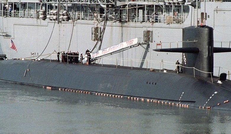 البحرية الأمريكية تتسلم ثاني غواصة مزودة بصواريخ نووية “منخفضة” القوة