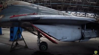 بالفيديو: مدونون روس يتسللون إلى مصنع مقاتلة روسية