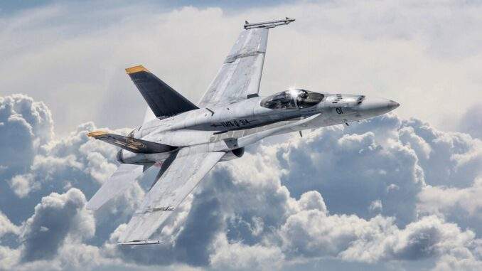 تحطم طائرة عسكرية أمريكية بالقرب من قاعدة جوية جنوب الولايات المتحدة