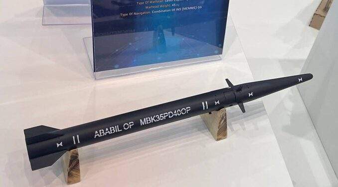 إيران تعرض صاروخًا باليستيًا جديدًا في روسيا