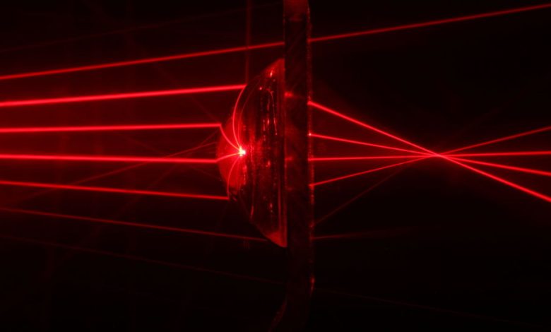 إسرائيل تريد مساعدة الرئيس بايدن لتطوير نظام دفاعي ليزري