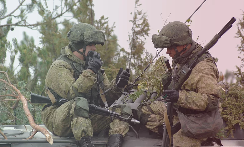 روسيا تزوّد جيشها بجهاز لاسلكي محمول ومقاوم للتنصت والتشويش