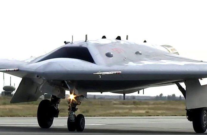 مسيّرة “أخوتنيك” الروسية تصيب أهدافاً صغيرة الحجم بصواريخ موجهة كالتي تطلقها “سو-57”