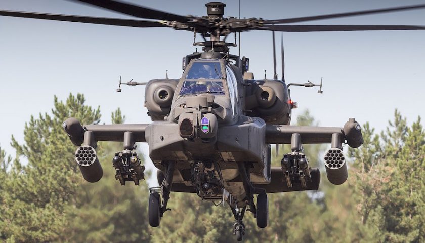مروحية من طراز "بوينغ AH-64E أباتشي"