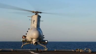 مروحية من طراز “MQ-8B” أمريكية تصطدم بسفينة  “يو إس إس تشارلستون”