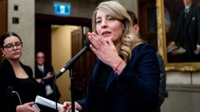 كندا تفرض حظرًا شاملًا على مبيعات الأسلحة لإسرائيل