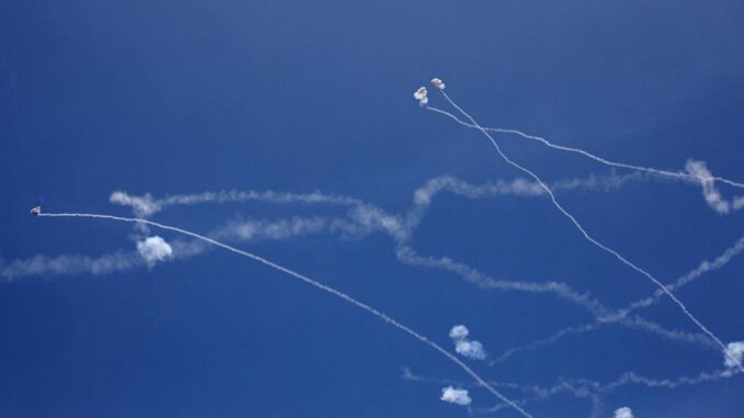 تعرّف إلى نظام “مقلاع داود” الذي استخدمته إسرائيل للمرة الأولى