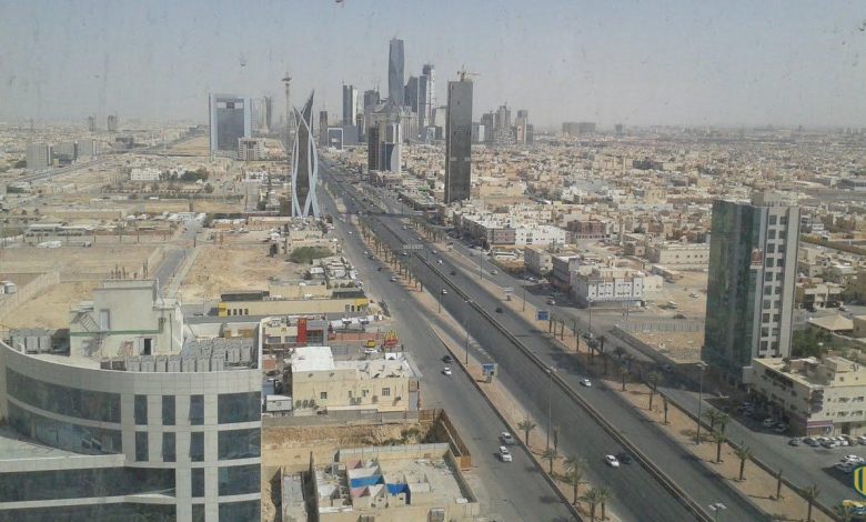 بالفيديو: تصدي لـ”هدف جوي معاد” في أجواء العاصمة السعودية