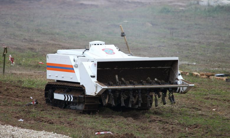 الجيش المصري يطلع على كاسحة الألغام “MV-4”  في اليونان