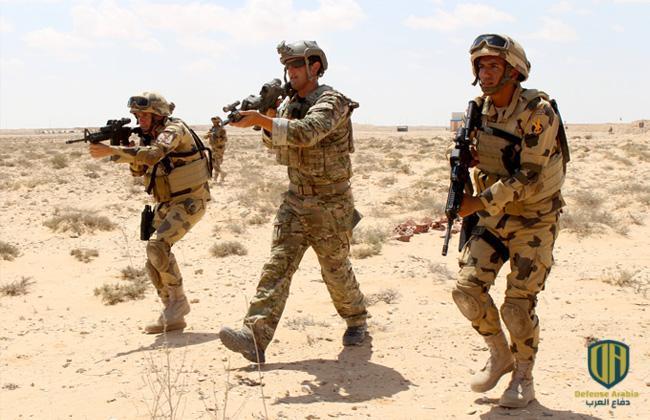 الرئيس السيسي يستمع لشرح تفصيلي لأبرز المعدات العسكرية في معرض إيديكس 2021