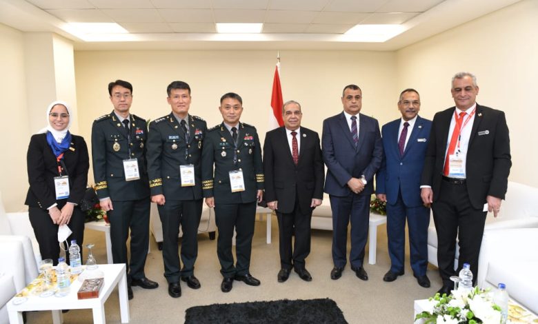 مصر.. وزير الإنتاج الحربي يبحث مع الجانب الكوري الجنوبي تصنيع الدبابة “K2” وتفاصيل عقد التصنيع المشترك لمدفع “K9”