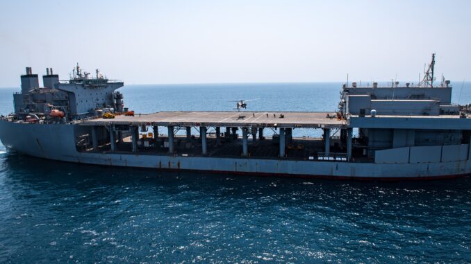 البحرية الأمريكية تستخدم سفن ESB كمنصات لإطلاق الطائرات والغواصات غير المأهولة