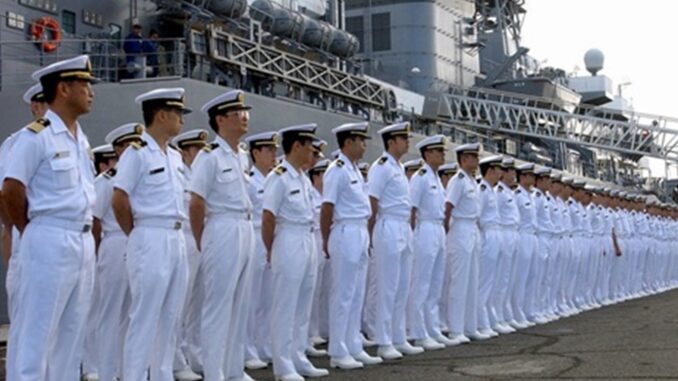 اليابان تدرس تجهيز الغواصات بصواريخ بعيدة المدى