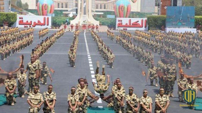 بالفيديو: الجيش المصري يعلن بدء القبول بالكليات الحربية