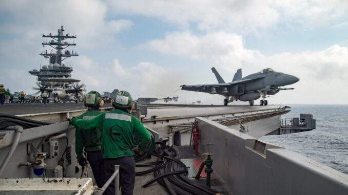 التصعيد الإيراني يجبر حاملة الطائرات الأميركية “يو إس إس إيزنهاور” على تغيِّر مسارها