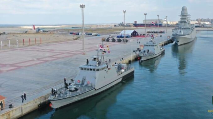 وصول الفرقاطة “الجلالة” إلى قاعدة الإسكندرية إيذاناً بانضمامها للقوات البحرية