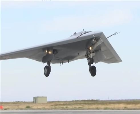 “19 فورتي فايف”: المسيرة الروسية “أخوتنيك” ستغير شكل القتال الجوي